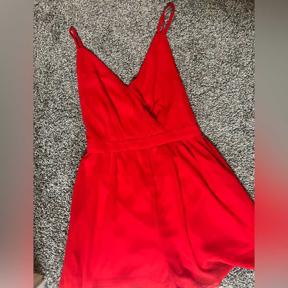 Bright red adjustable romper❤️